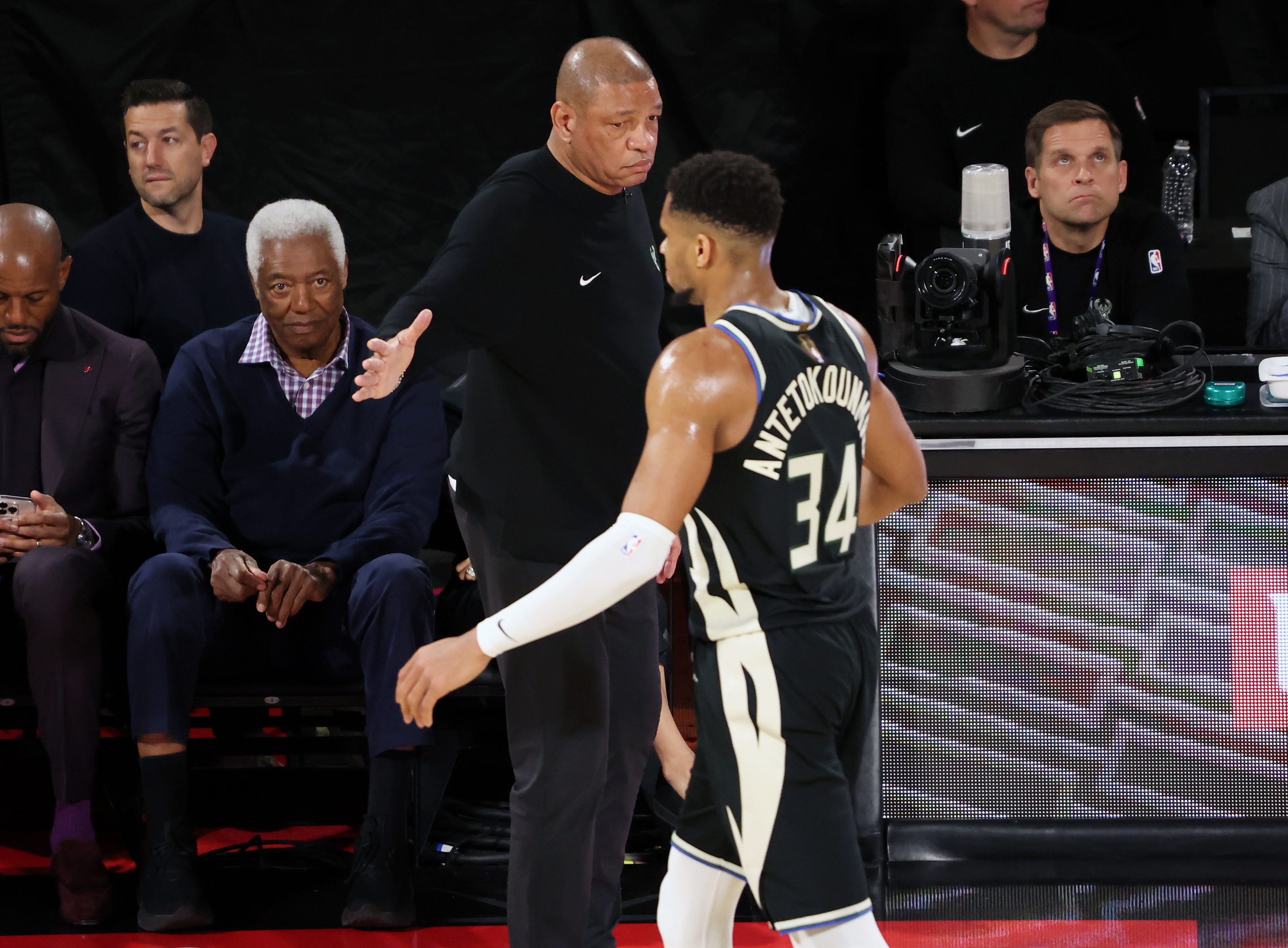 九游体育APP-关于加时末段密尔沃基雄鹿备战NBA季后赛,造点机会细节流出,信心回归,细节决定成败的信息